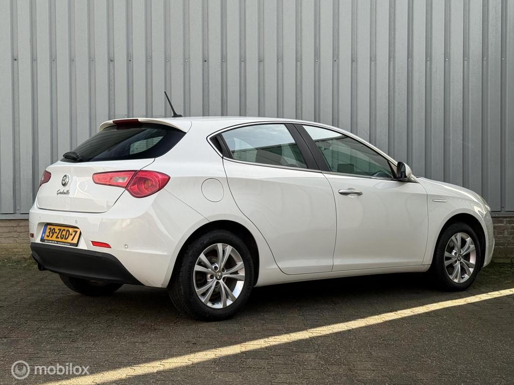 Alfa Romeo Giulietta 1.4 T | Climate | DNA | Navi, Voorwielaandrijving, Euro 5, Stof, Zwart