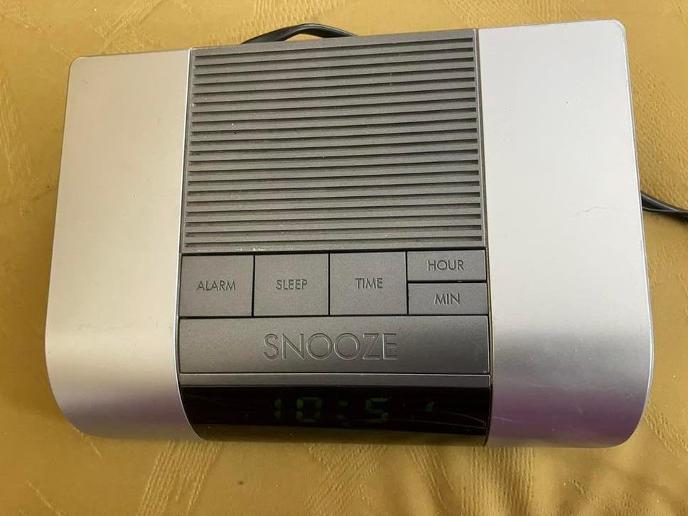 Alarmklok Grundig, Ophalen of Verzenden, Zo goed als nieuw, Wandklok