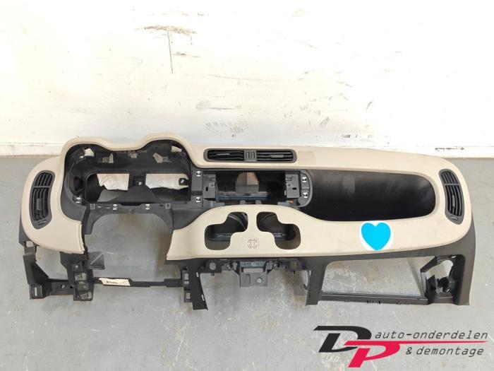 Dashboard van een Fiat Panda