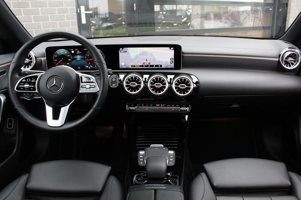 Mercedes-Benz CLA-Klasse 200 Business Solution Luxury / Pano, CLA, Gebruikt, 4 cilinders, Met garantie (alle)