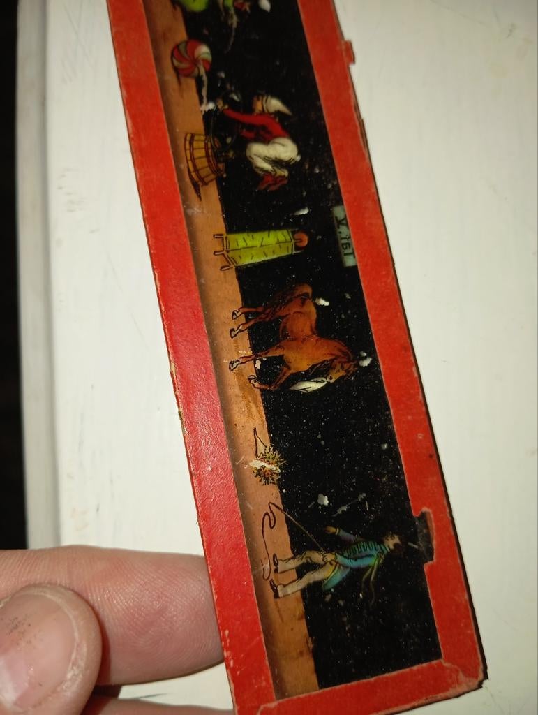 Antieke toverlantaarn strip met circusfiguren, Ophalen of Verzenden, Gebruikt