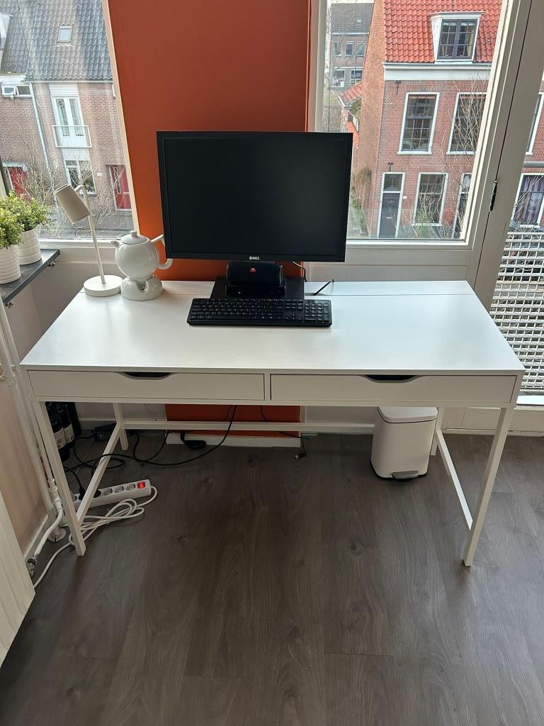 Mooi Ikea Alex bureau 132x58 cm, Huis en Inrichting, Bureaus, Zo goed als nieuw, Ophalen