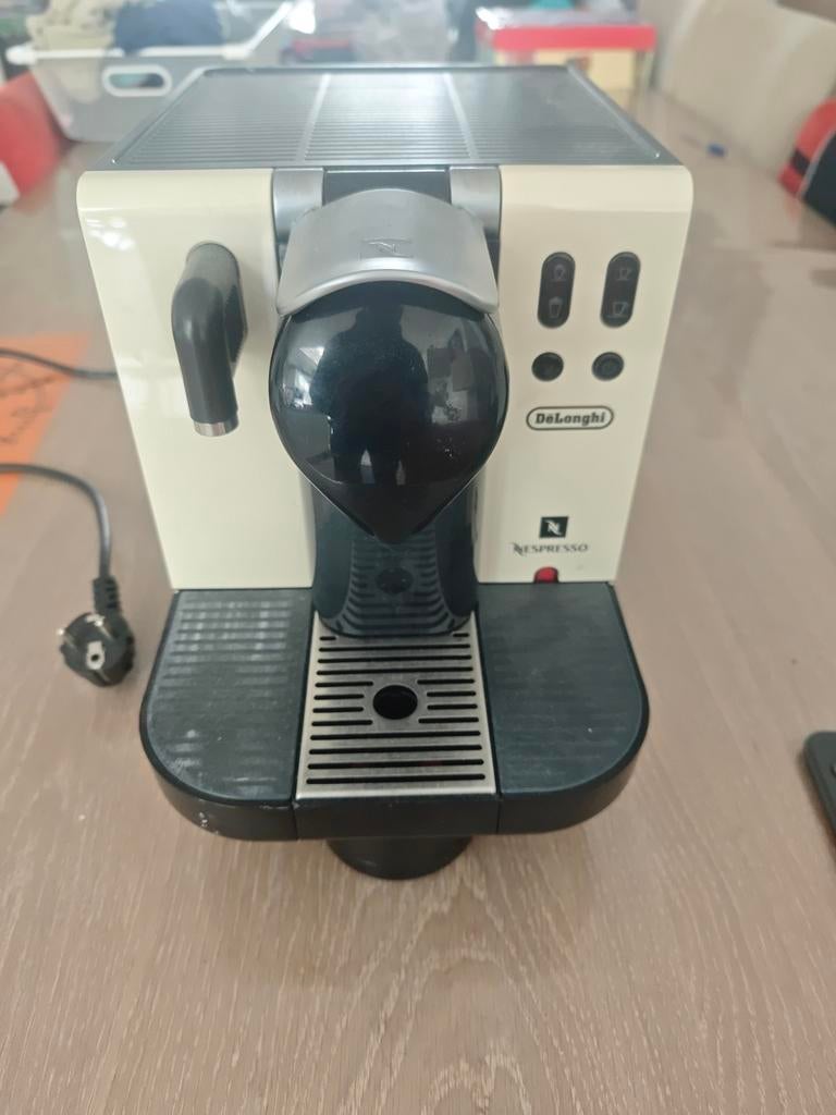 DeLonghi Nespresso EN 660 Lattissima - Koffiecupmachine, Koffiepads en cups, Gebruikt, Koffiemachine, Ophalen of Verzenden