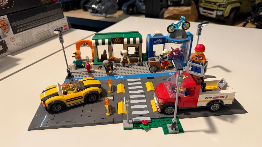 Lego 60306 Winkelstraat City ZGAN, Ophalen of Verzenden, Zo goed als nieuw, Complete set, Lego