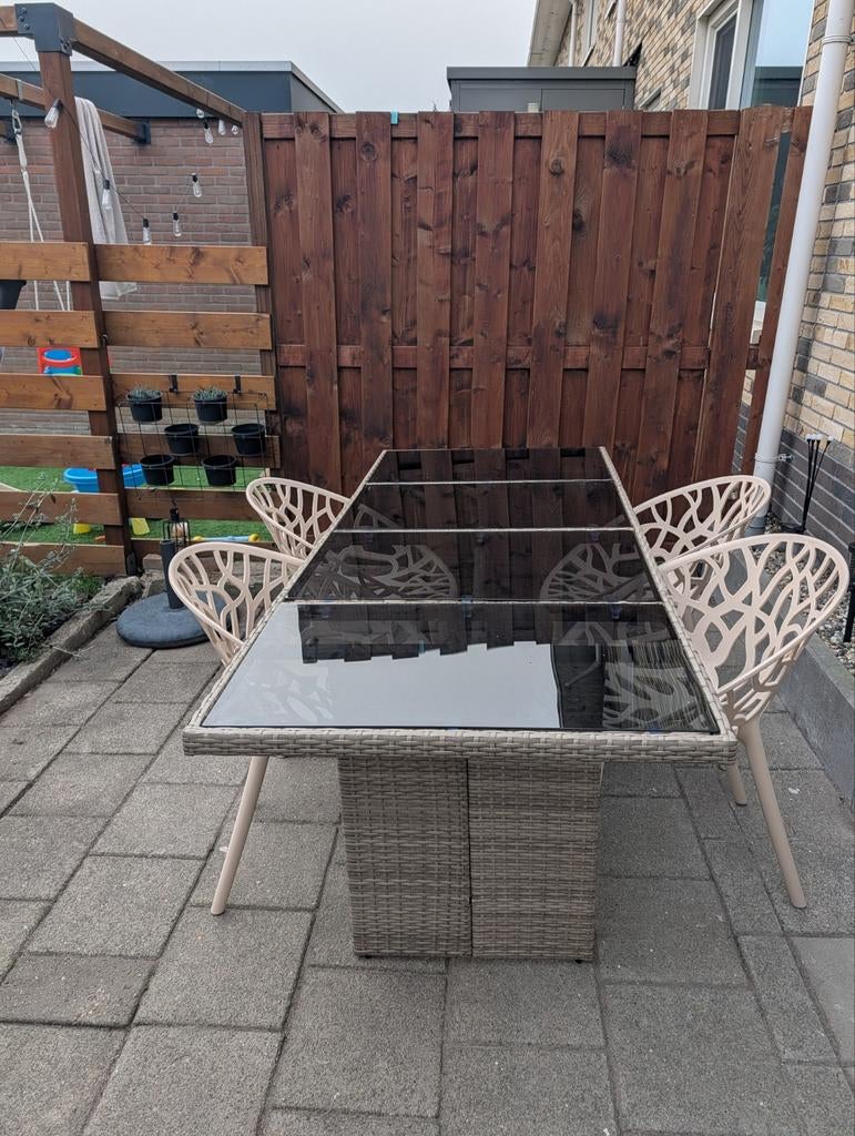 Nieuwe tuintafel met glasplaat - te klein voor ons, Ophalen