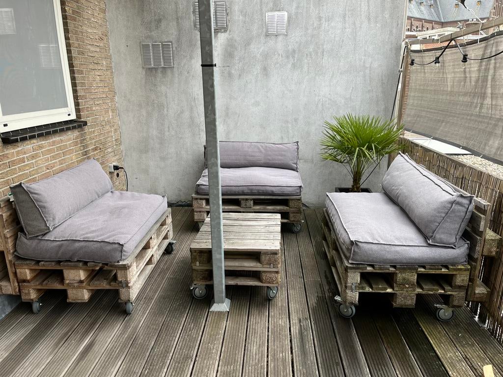 Palletbanken op wielen incl. 2L kussenset + tafeltje, Ophalen, Zo goed als nieuw, Hout, Bank