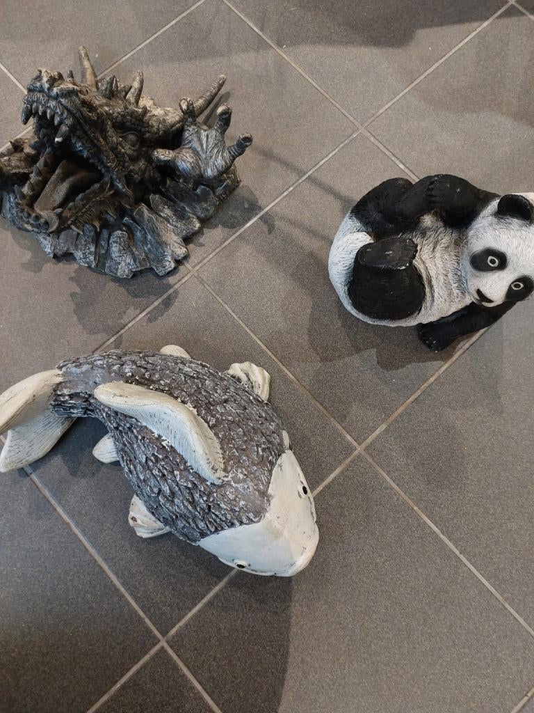 Mooie Tuinbeelden : Panda / Koi / Draak..., Tuin en Terras, Tuinbeelden, Gebruikt, Dierenbeeld, Overige materialen, Ophalen