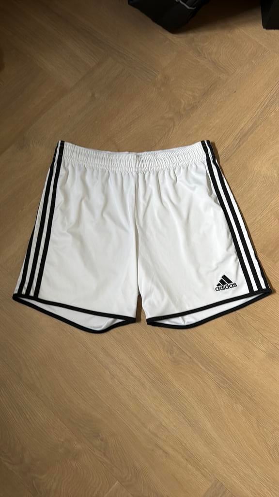 Mooi wit adidas sportbroekje maat L, Maat 48/50 (M), Wit, Ophalen of Verzenden, Zo goed als nieuw