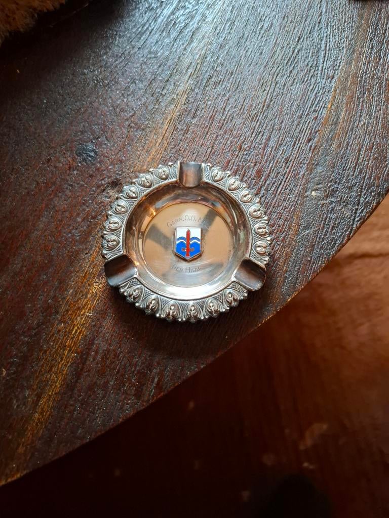 1ste legerkorps officieren mess Den Haag zilver, Ophalen of Verzenden, Landmacht, Nederland, Embleem of Badge