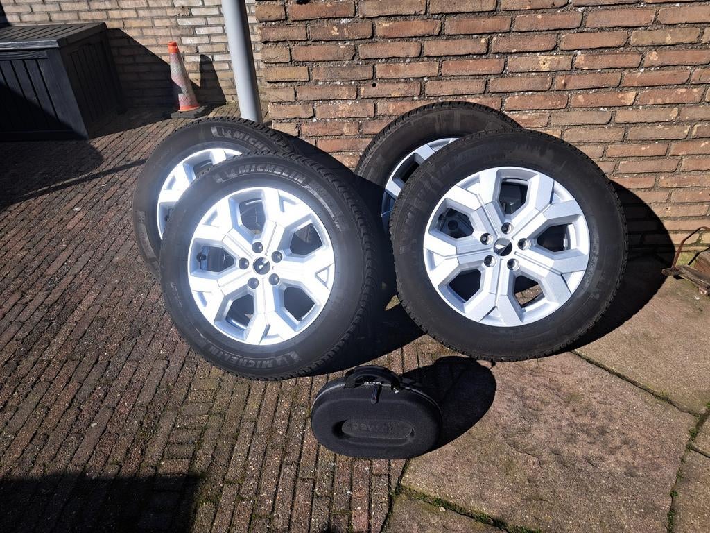 Winterset, Dacia, Reneault, ZGAN, Michelin, Originele velgen, Auto-onderdelen, Banden en Velgen, Ophalen, 215 mm, Banden en Velgen