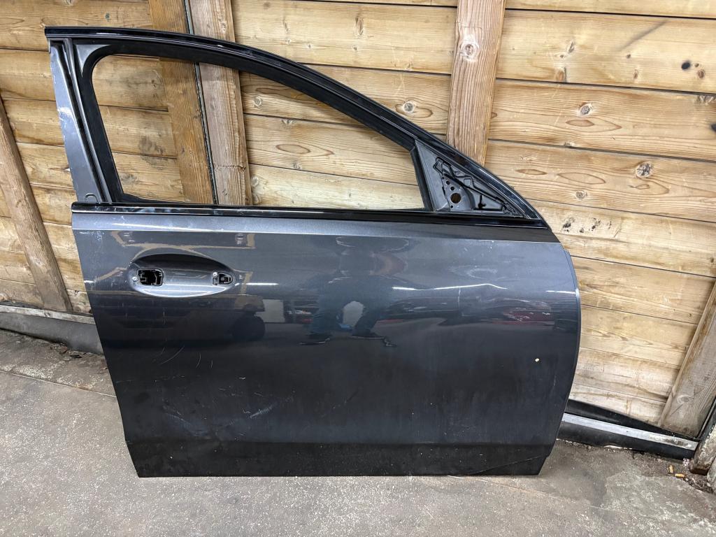 Rechtsvoor deur W206 C Klasse 831 graphitgrau beschadigd, Gebruikt, Deur, Mercedes-Benz, Niet ingevuld