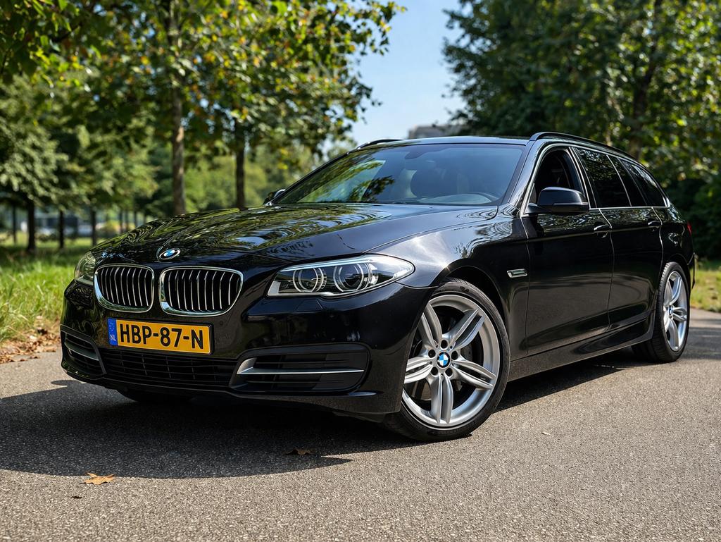 BMW 5-Serie 528i Xdrive 4x4 245pk Aut. 2016, Auto's, Automaat, Zwart, 4 cilinders, 2000 kg