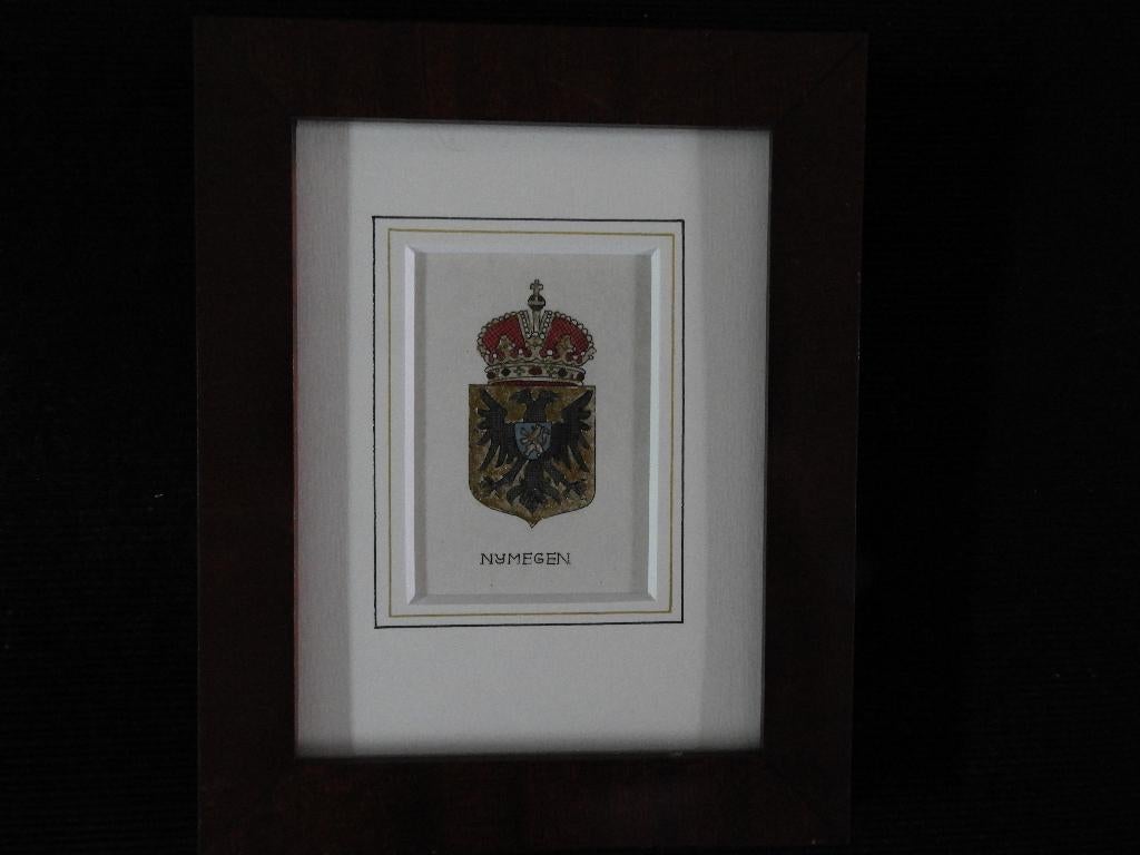 Stadswapen Nijmegen - Ingelijst, Minder dan 50 cm, Overige typen, Ophalen of Verzenden, Zo goed als nieuw