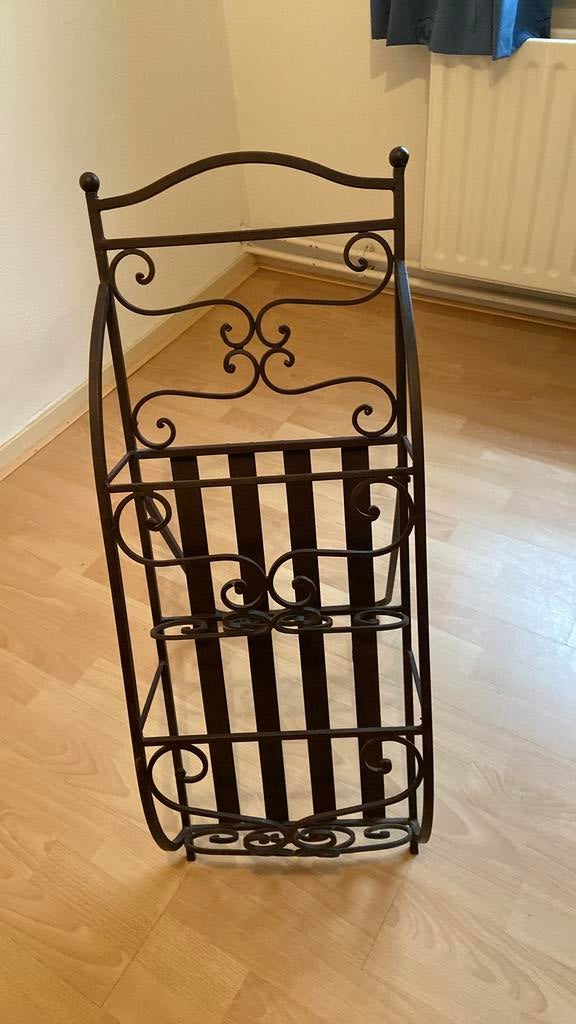 Staande kranten bak, Huis en Inrichting, Woonaccessoires | Krantenbakken en Lectuurbakken, Ophalen, Zo goed als nieuw