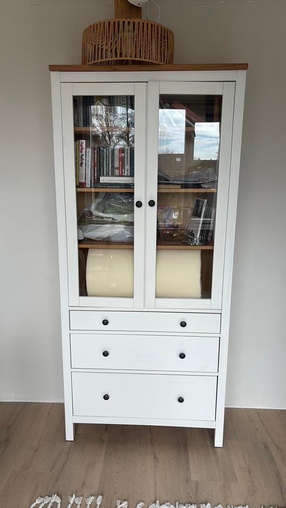 Ikea Hemnes Vitrinekast, 200 cm of meer, Zo goed als nieuw, 25 tot 50 cm, Met deur(en)