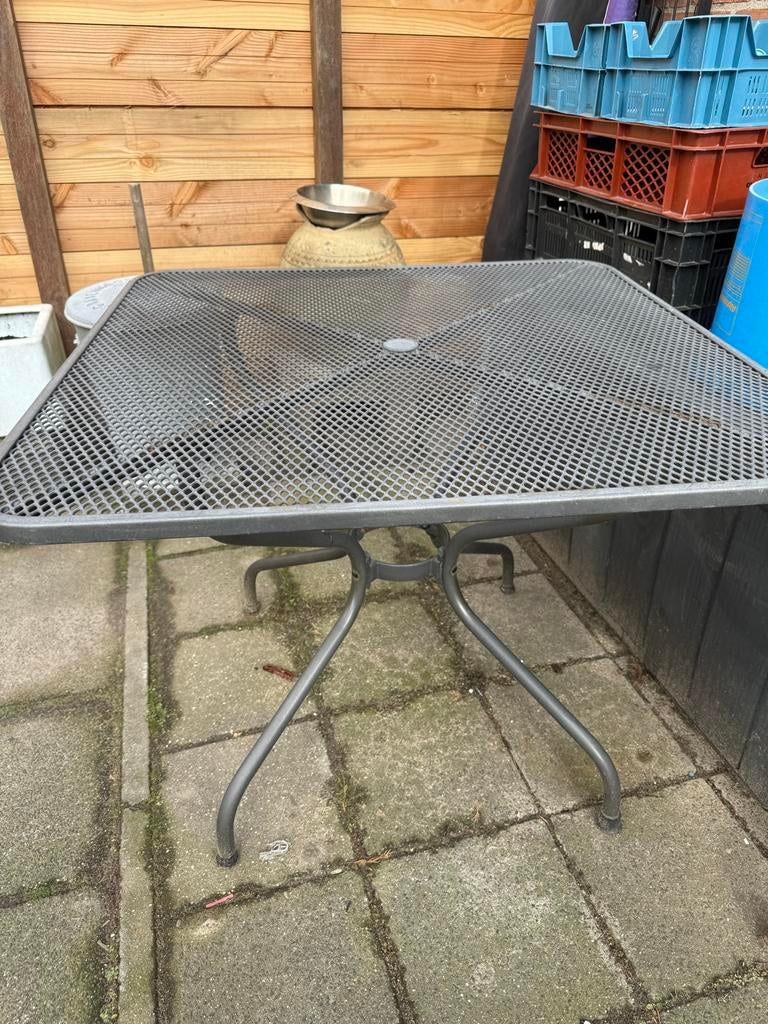 Metalen tuintafel donkergrijs, Tuin en Terras, Tuintafels, Ophalen of Verzenden, Gebruikt, Vierkant, Metaal