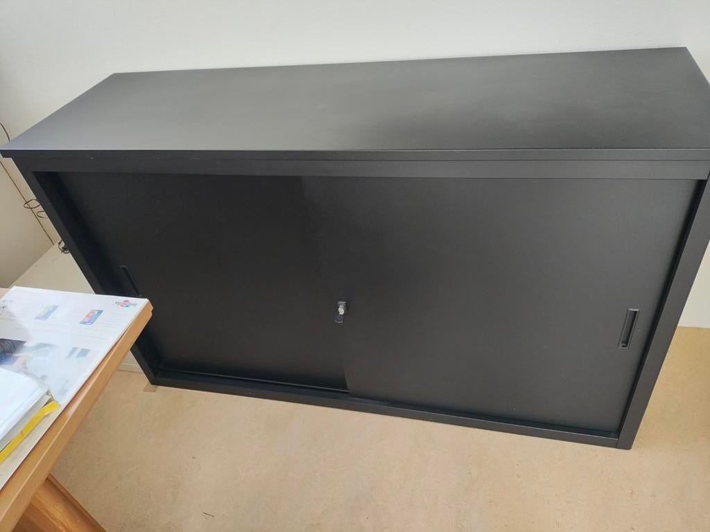 Zwarte stalen opberg- en archiefkast met schuifdeuren, Huis en Inrichting, Ophalen