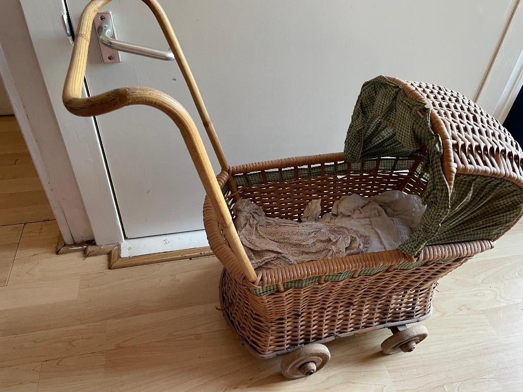 Poppenwagen oud, Ophalen