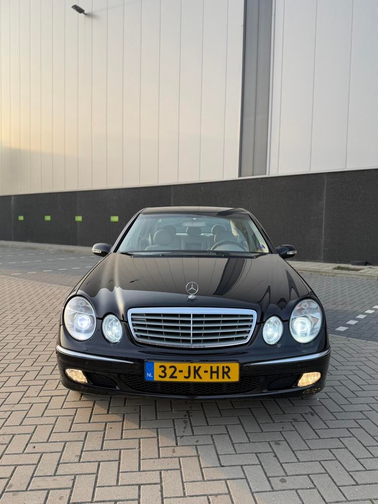 Mercedes-Benz E-Klasse 2.6 E240 Sedan AUT 2002 Zwart, Auto's, Automaat, Achterwielaandrijving, Beige, 2597 cc