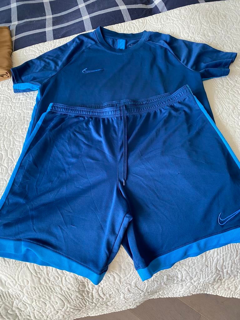 Nike Dri-FIT Trainingsset - Shirt en Broekje maat XL, Maat 52/54 (L), Blauw, Ophalen of Verzenden, Zo goed als nieuw