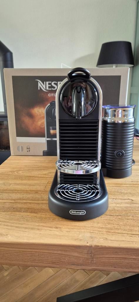 Te koop z.g.a.n. Nespresso citiz platinum & milk., Koffiemachine, Ophalen of Verzenden, Zo goed als nieuw, Koffiepads en cups