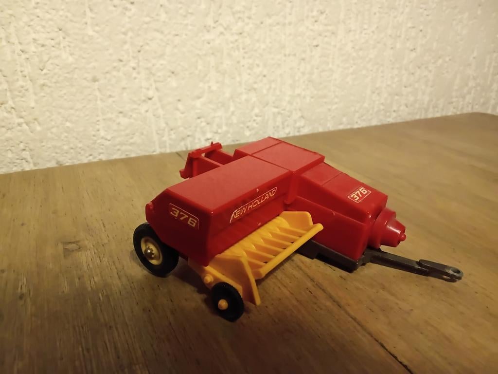Miniatuur balenpers, Ophalen of Verzenden, Zo goed als nieuw, Tractor of Landbouw, Britains