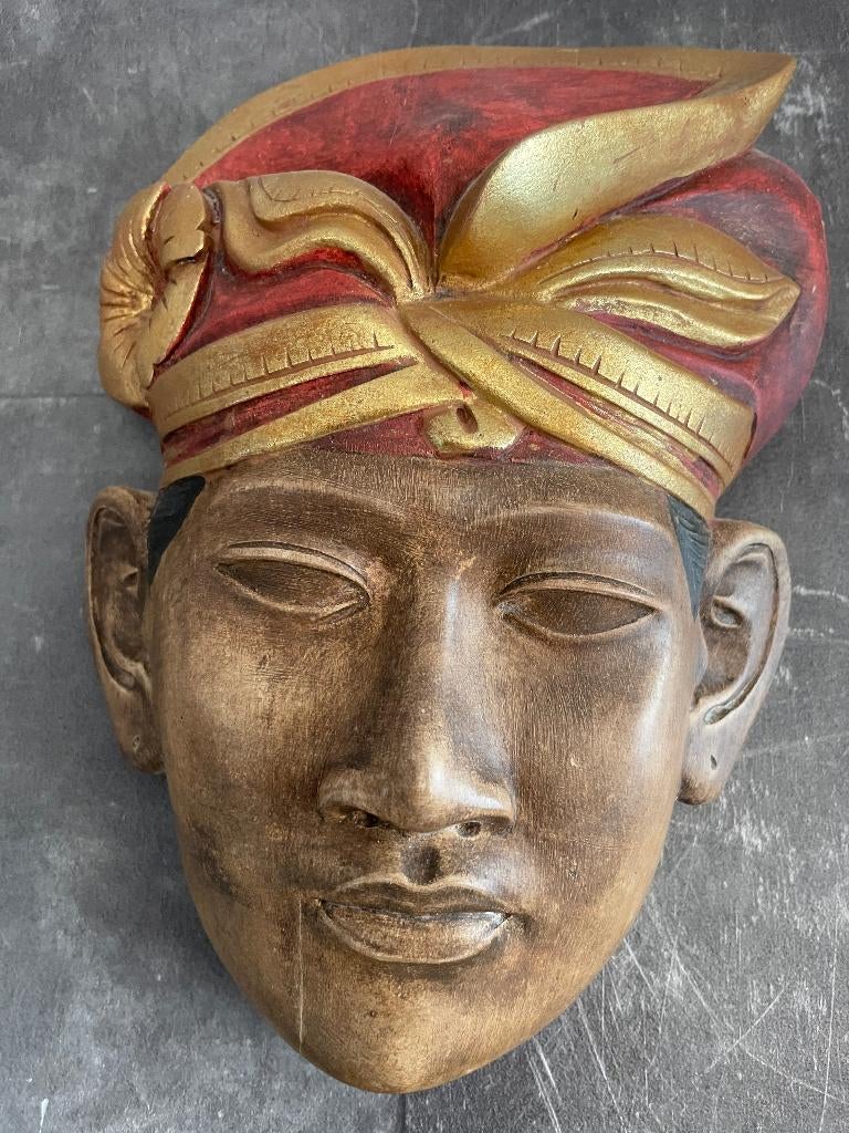 Balinese maskers, Ophalen