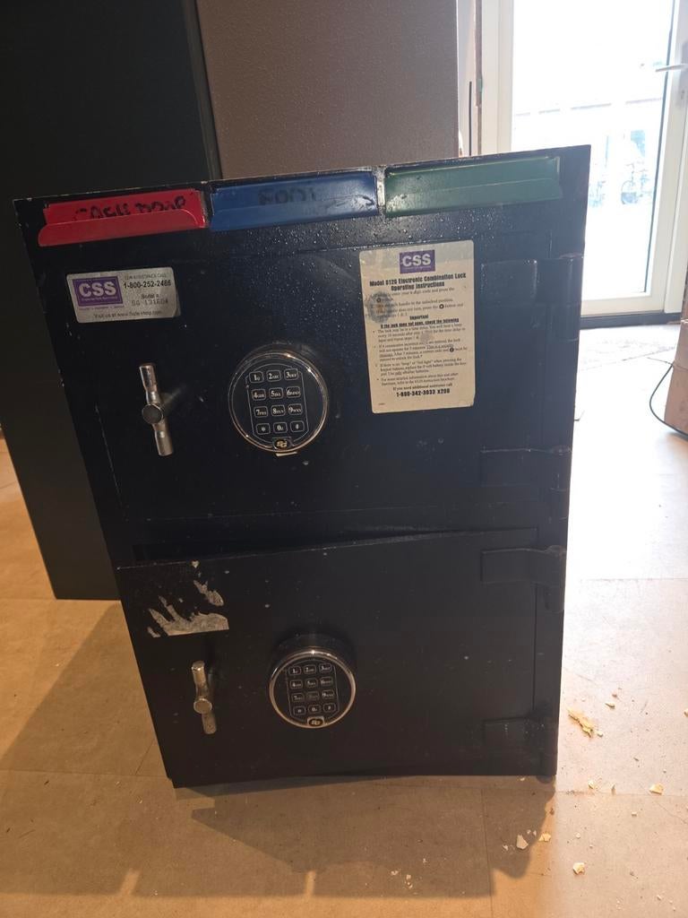 Afstortkluis / Winkelkluis / Wapenkluis, Ophalen