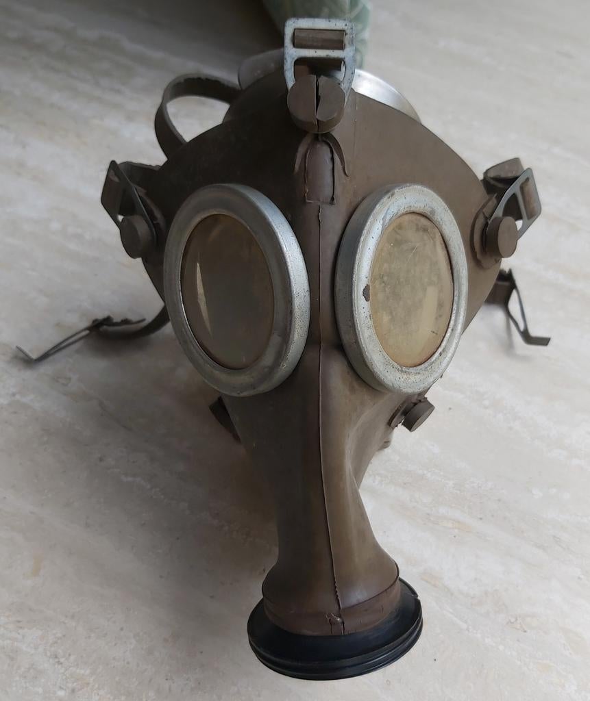 Te koop: Vintage gasmasker Model L.702, taille 2, Ophalen, Landmacht, Overige gebieden, Overige typen