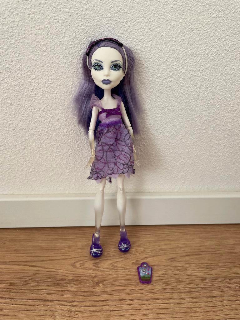 Spectra Vondergeist - monster high - dead tired collectie, Ophalen of Verzenden, Zo goed als nieuw, Pop