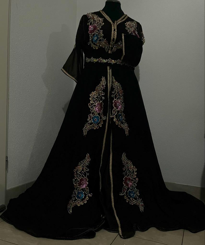 Takchita jurk te huur, Ophalen, Zwart, Maat 42/44 (L), Zo goed als nieuw