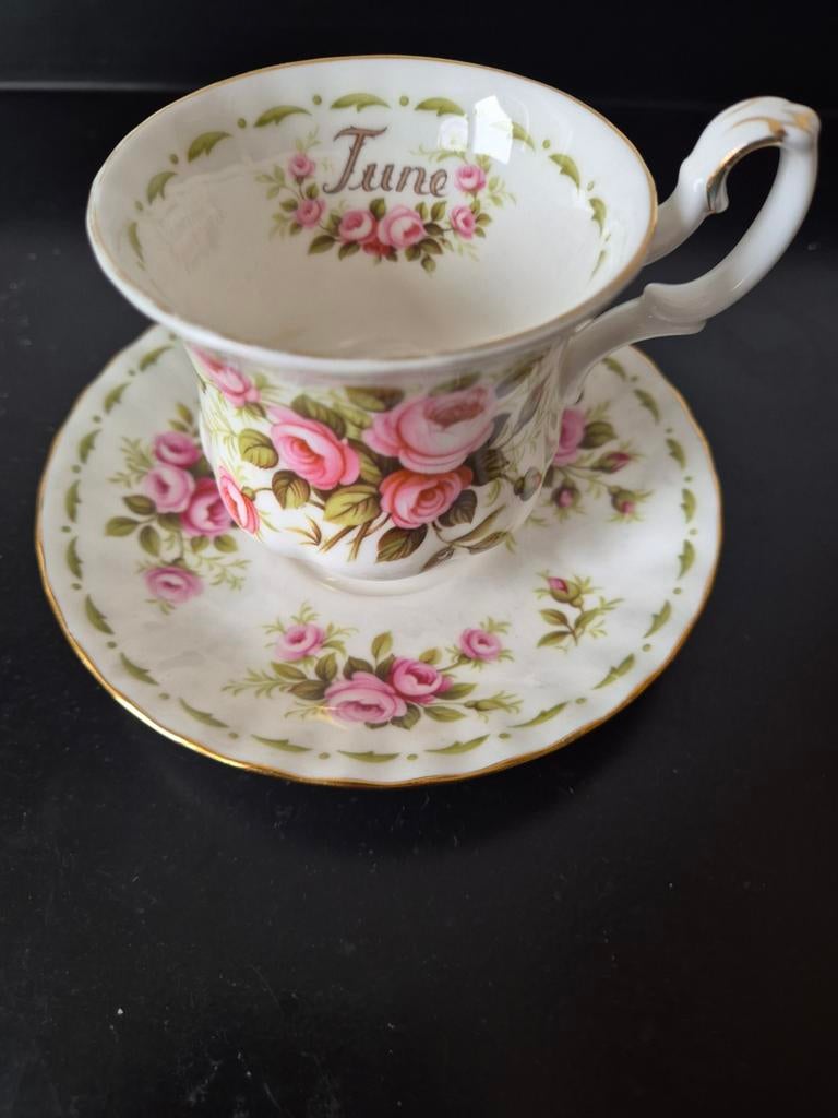 June flower of the month series porselein, Ophalen of Verzenden, Gebruikt, Porselein, Kop en/of schotel