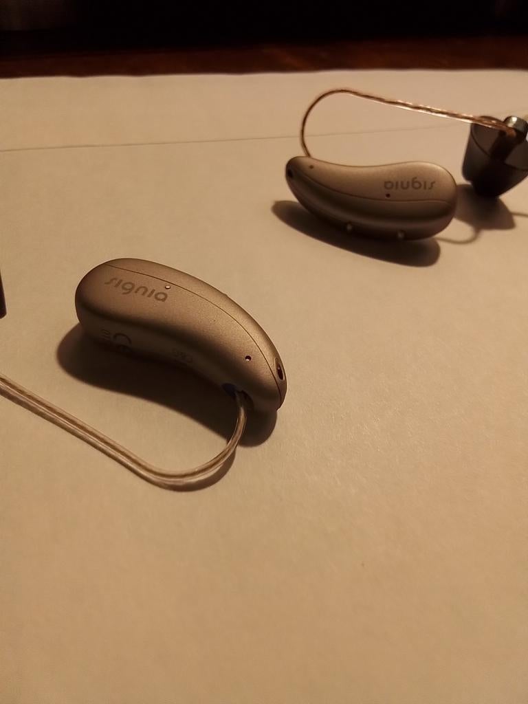 Gehoorapparaat Signia Pure 7 AX T premium  L+R met Oplader, Diversen, Verpleegmiddelen, Ophalen of Verzenden, Nieuw