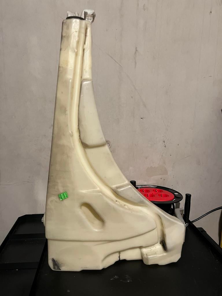 Ruitensproeier reservoir VW Touareg/Porsche Cayenne, Auto-onderdelen, Ophalen of Verzenden, Gebruikt, Volkswagen