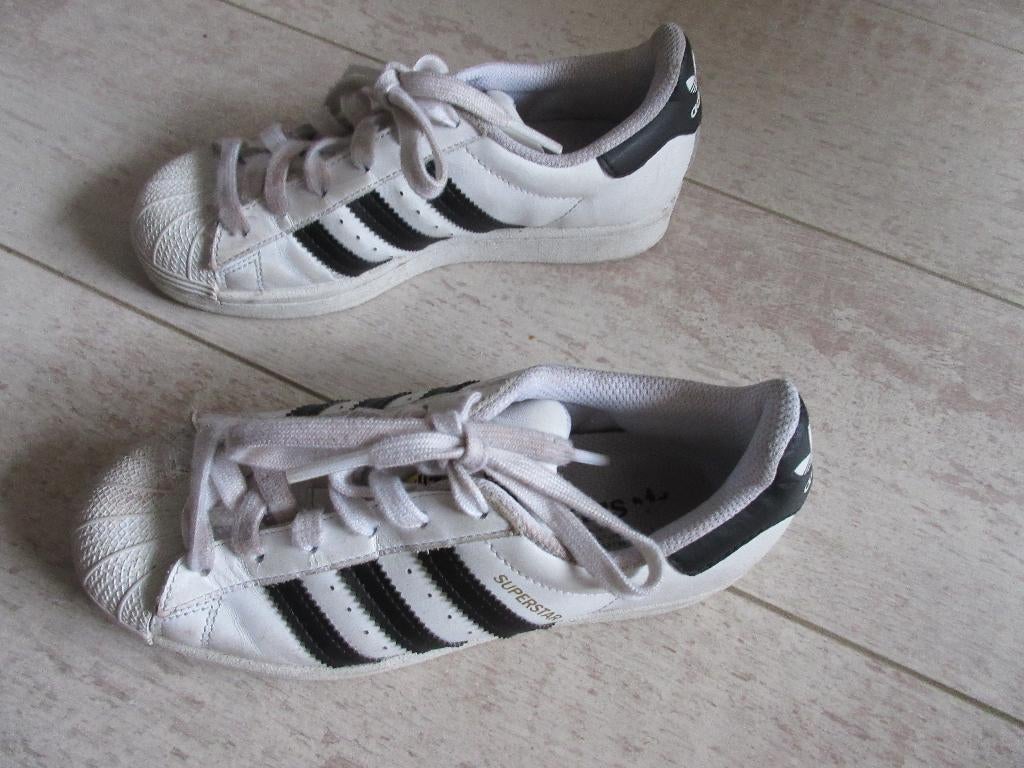 Vlotte Sneakers / schoenen Adidas maat 35,5, Adidas, Jongen of Meisje, Schoenen, Ophalen of Verzenden
