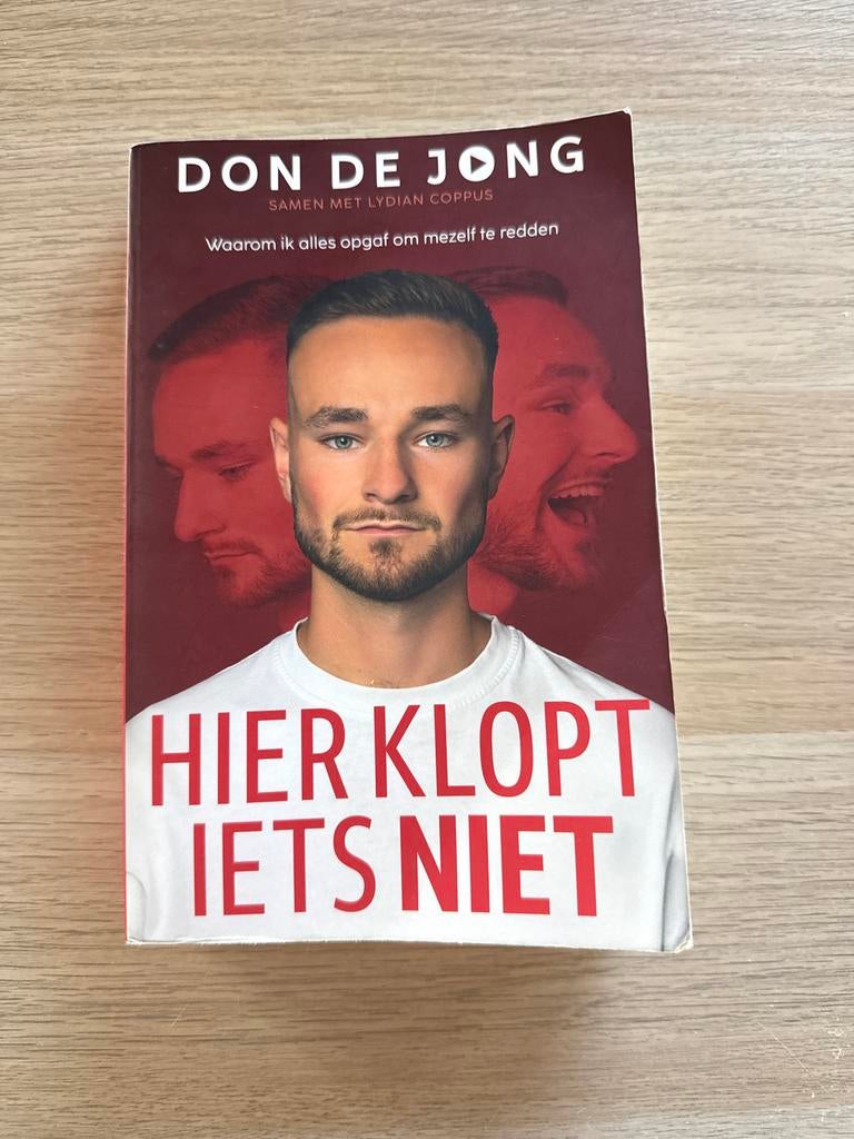 Hier Klopt Iets Niet - Don de Jong, Ophalen of Verzenden, Gelezen, Overige