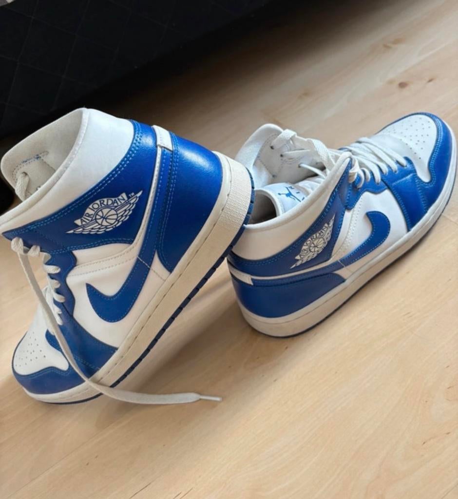 Jordan 1 Mid Blauw Wit - Maat 44, Kleding | Heren, Schoenen, Blauw, Ophalen of Verzenden, Sneakers of Gympen, Zo goed als nieuw