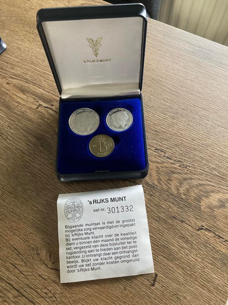 Muntset 1980 troonafstand Juliana inhuldiging Beatrix, Postzegels en Munten, Munten | Nederland, Ophalen, Koningin Juliana, 2½ gulden