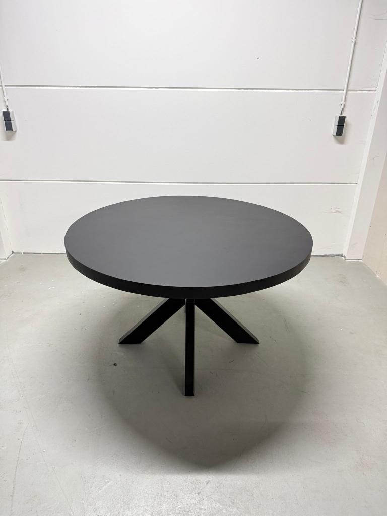Zwarte ronde eettafel 130 cm | metalen onderstel, Ophalen, Rond, Zo goed als nieuw, Vier personen