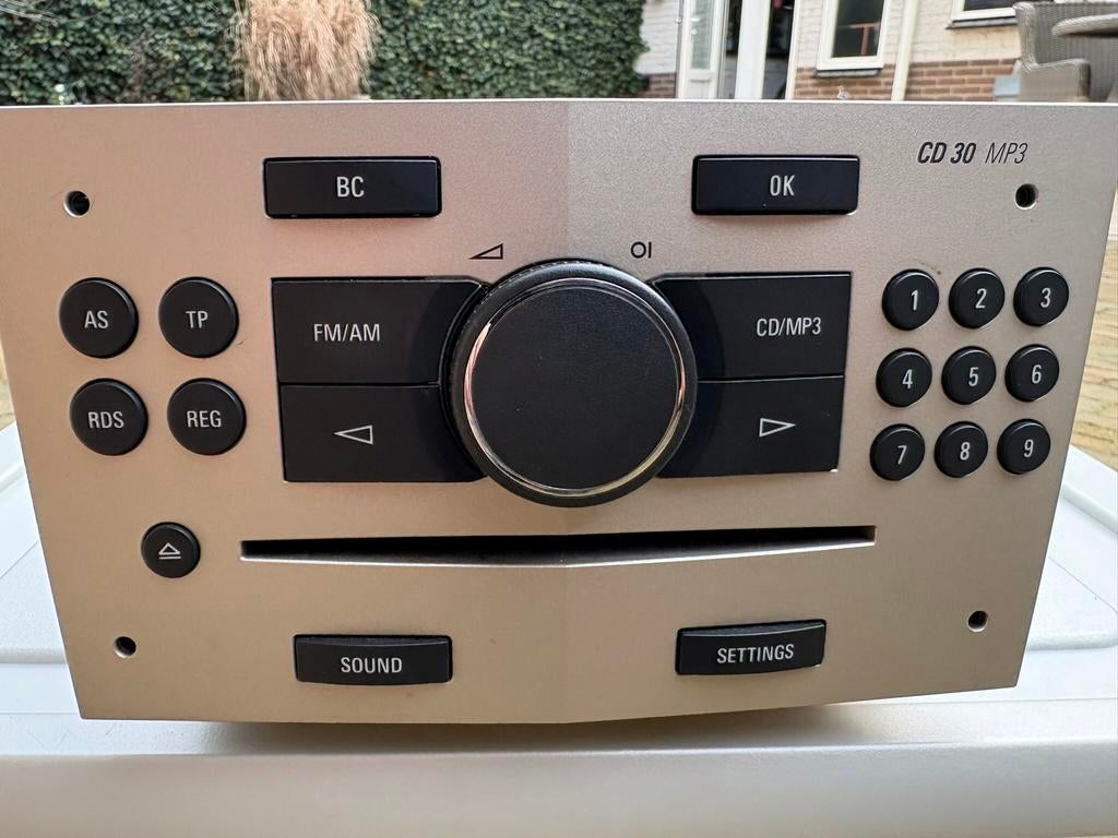 Opel radio CD30 MP3, Auto diversen, Autoradio's, Ophalen of Verzenden, Zo goed als nieuw