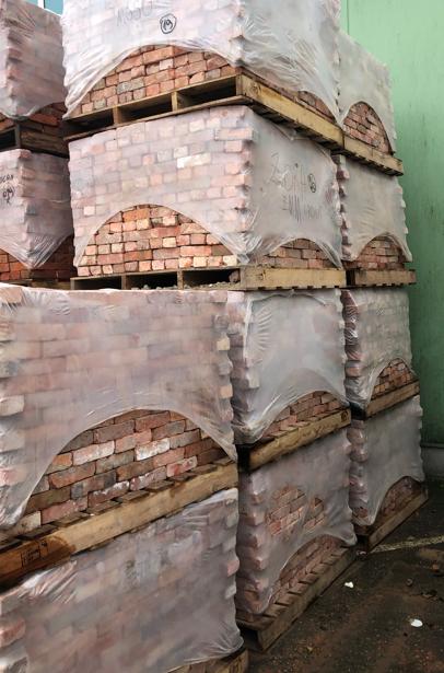 Oude gebikte rode stenen genuanceerd 18x5 vormbak 2000M2+, Doe-het-zelf en Verbouw, Metselstenen, Ophalen of Verzenden, Gebruikt