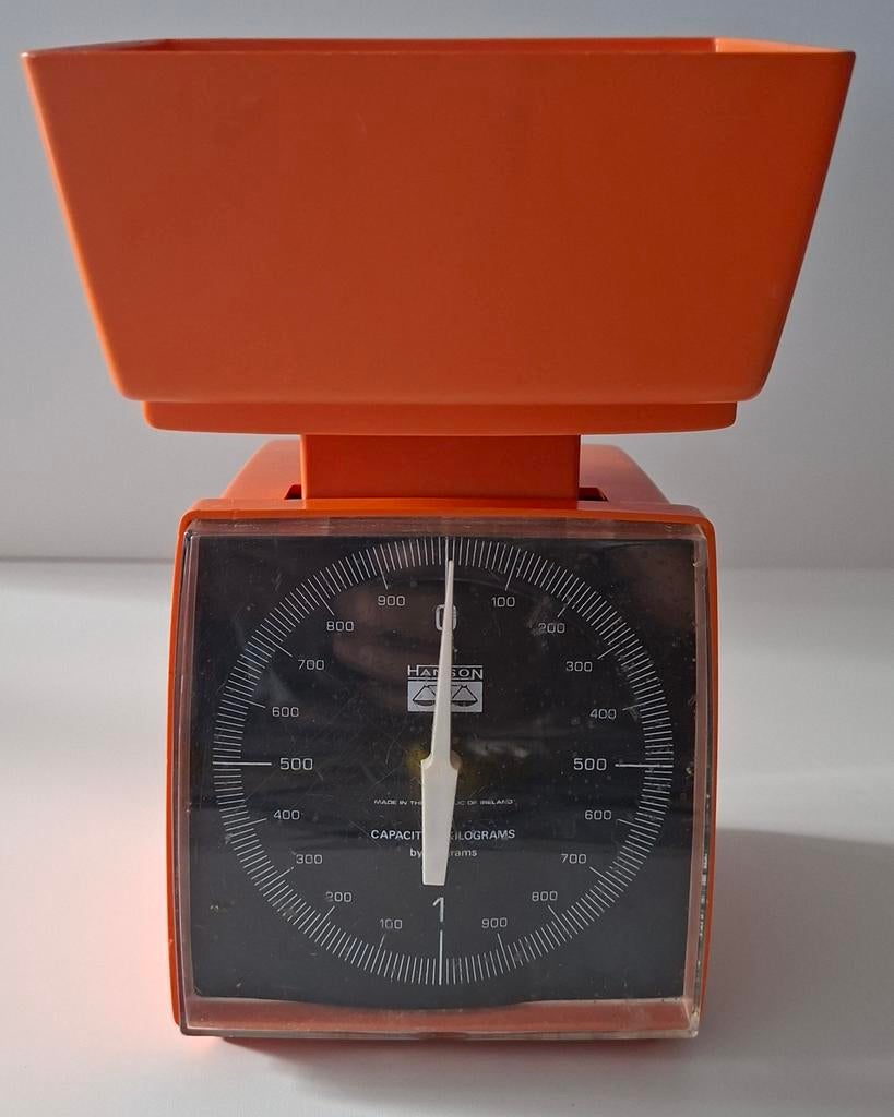 Vintage Hanson Keukenweegschaal - Oranje., Keukenweegschaal, 1 tot 500 gram, Ophalen of Verzenden, Gebruikt