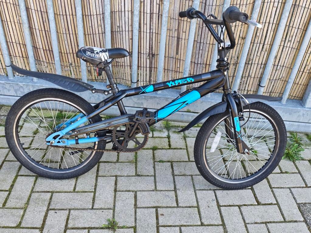BMX fiets - Zwart met witte accenten, Fietsen en Brommers, Fietsen | Crossfietsen en BMX, Overige merken, Gebruikt, Staal, 20 tot 24 inch