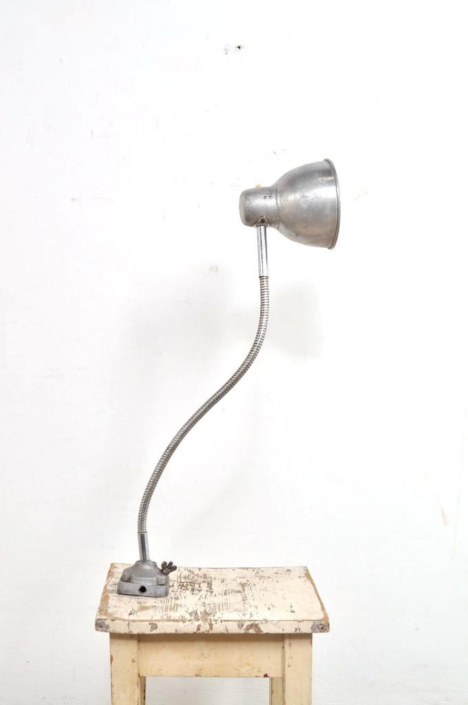 Industriële lamp tafellamp werkplaatslamp flexlamp jaren 50, Ophalen of Verzenden, Gebruikt, 75 cm of meer