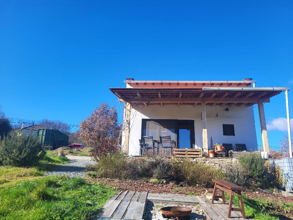 Uniek huis met 0,5 hectare grond te koop in Noord Portugal, Huizen en Kamers, Dorp, 75 m², Woonhuis, Portugal