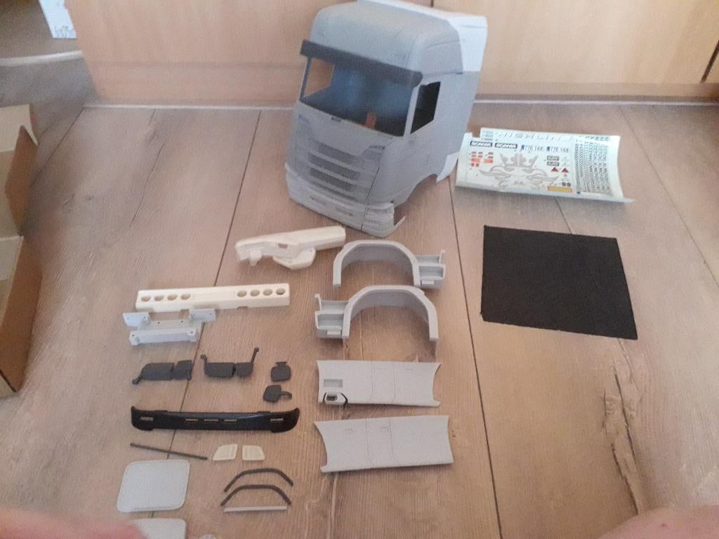 3D GEPRINTE SCANIA 770 CABINE MET PARTS PAST OP TAMIYA CHASS, Hobby en Vrije tijd, Modelbouw | Radiografisch | Auto's, Elektro