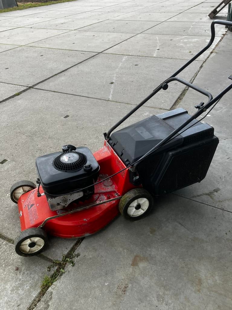 Gras maaier met bezine motor., Ophalen of Verzenden, Zo goed als nieuw