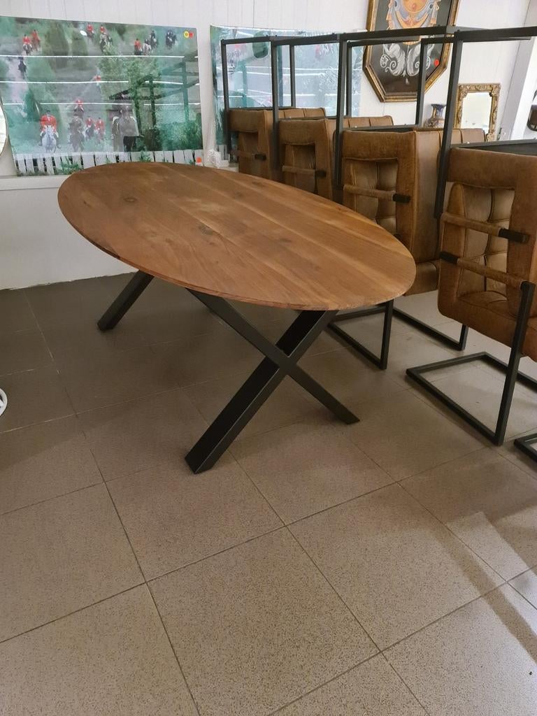 Nieuwe eettafel ovaal 220x110cm walnoot kruispoot €300, Ophalen, ., Nieuw, .