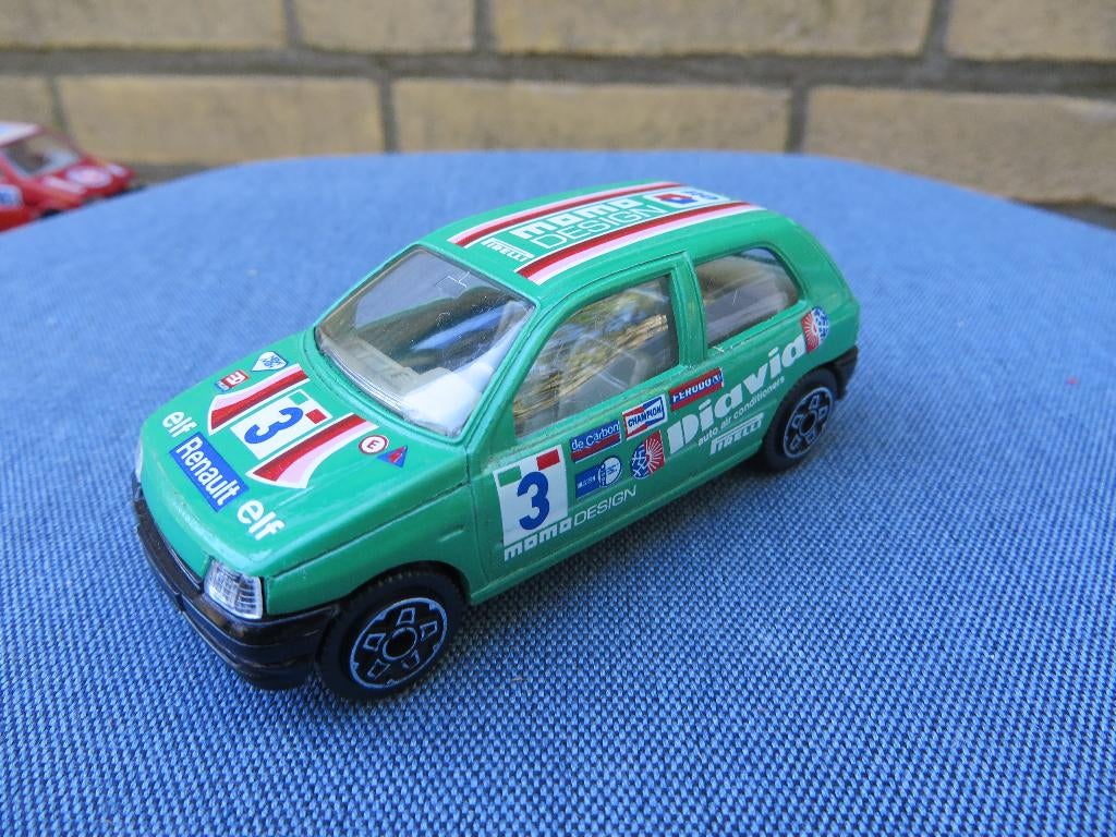 Burago Renault Clio, Hobby en Vrije tijd, Modelauto's | 1:43, Ophalen of Verzenden, Zo goed als nieuw, Auto, Overige merken