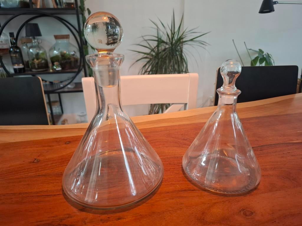Set van 2 driehoekige karaffen voor drankjes of decoratie, Antiek en Kunst, Antiek | Glas en Kristal, Ophalen